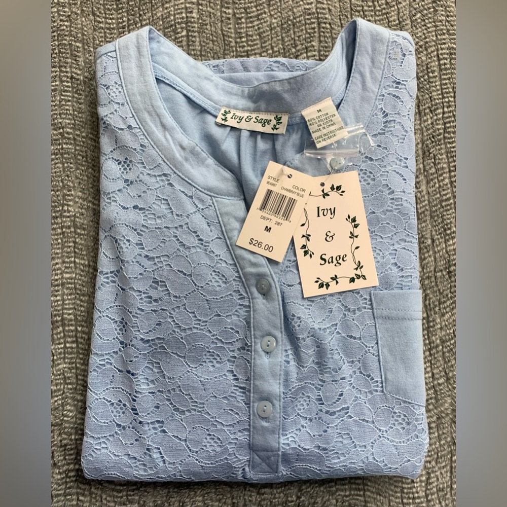Ivy & Sage Top Lacy Overlay Short Sleeve Shirt Chambray Blue NWT Medium - Picture 9 of 9